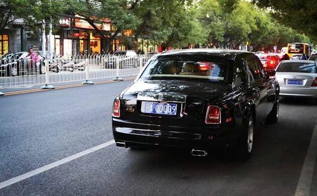 探索未知魅力小店，最新手機(jī)小號隱秘于小巷之中