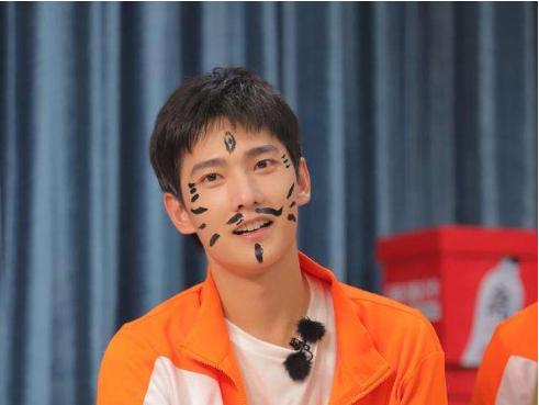 王鶴棣最新商務(wù)，展現(xiàn)變化的力量與自信成長的旅程