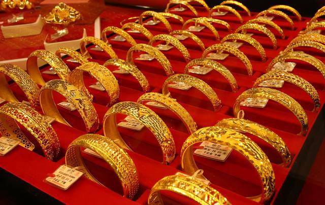 最新黃金回收價(jià)格老鳳祥，科技重塑黃金價(jià)值，引領(lǐng)未來生活體驗(yàn)