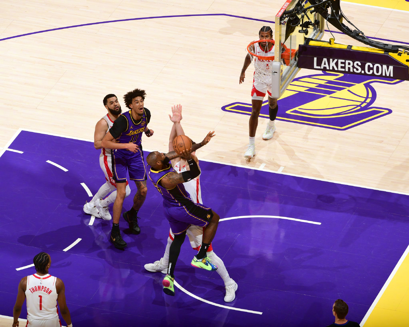 湖人火箭精彩集錦，科技巨獻(xiàn)，前所未有的籃球盛宴體驗(yàn)