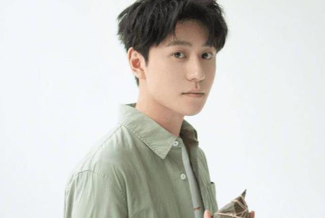 秦俊杰最新戀情曝光，情感新動向揭秘！